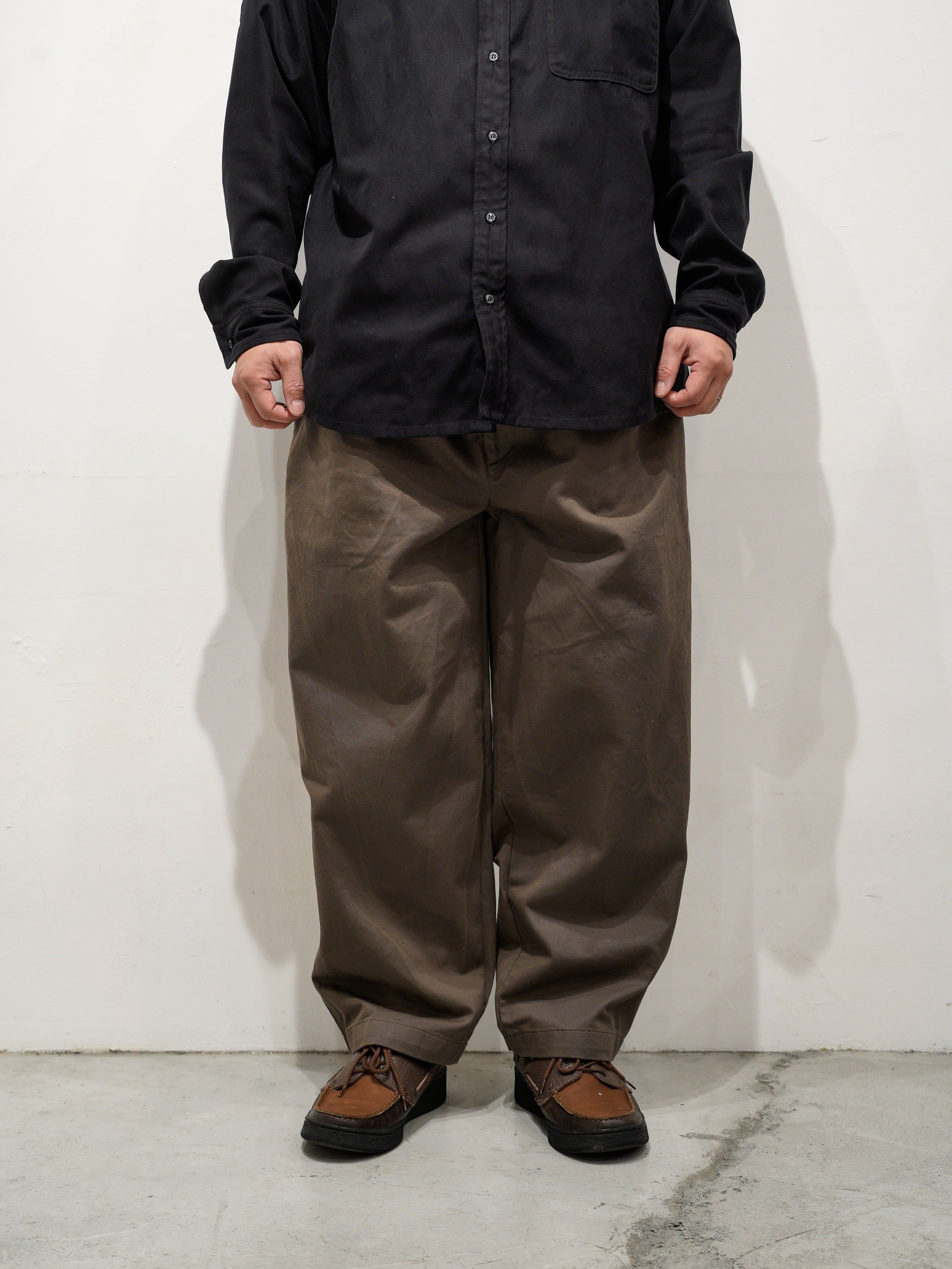 wonderland 2023 SS / Two tuck chino`s - Brown, Black | Waynt Store