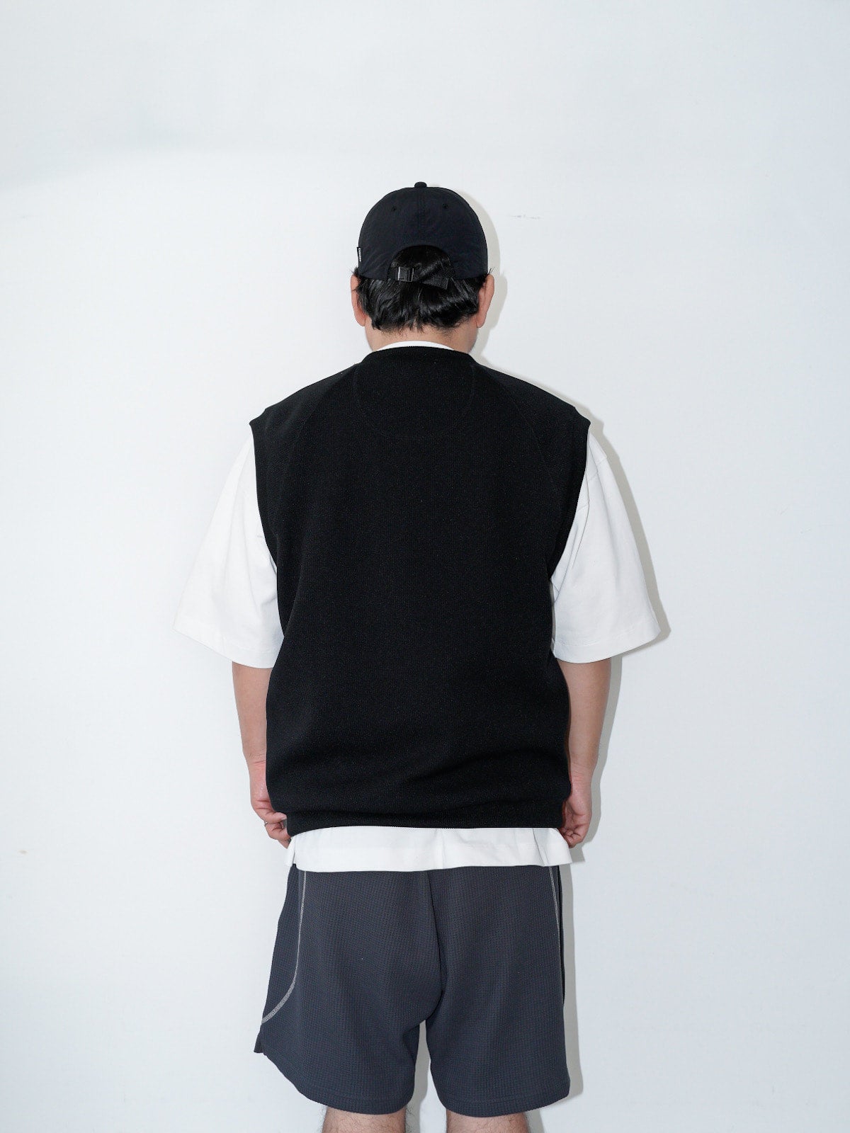 CABARET POVAL】2024 Spring/Summer 3rd Delivery / Raglan Vest - Greige, Black  | Waynt Store